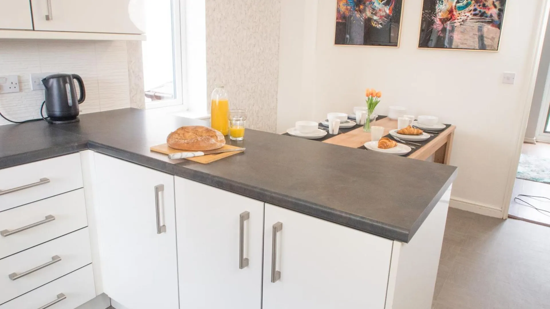Emerald House -3 Bed - Free Parking Knottingley 0*,  United Kingdom