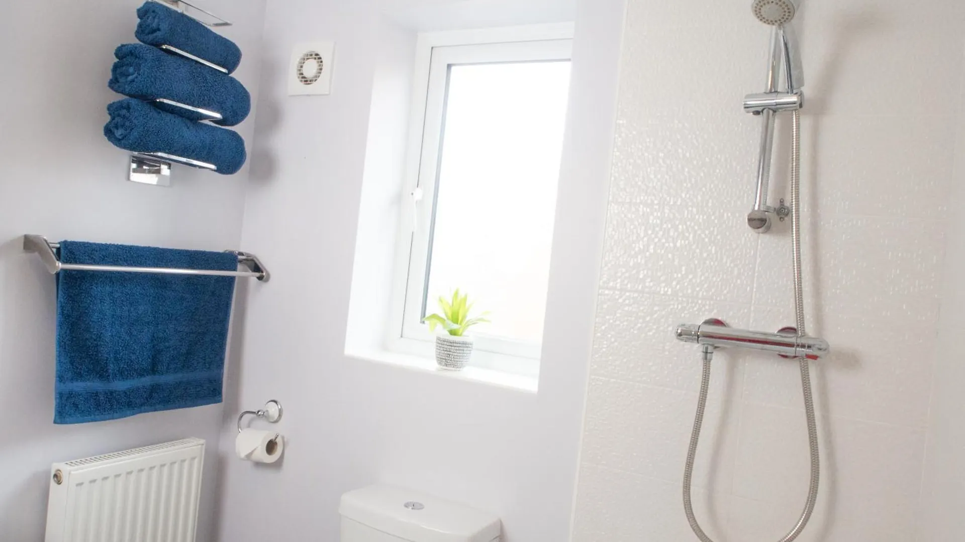 Emerald House -3 Bed - Free Parking Knottingley Holiday home