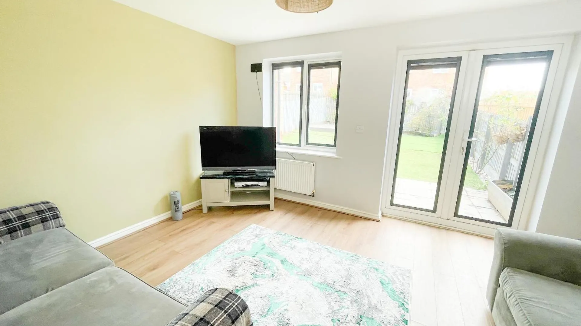 Emerald House -3 Bed - Free Parking Knottingley
