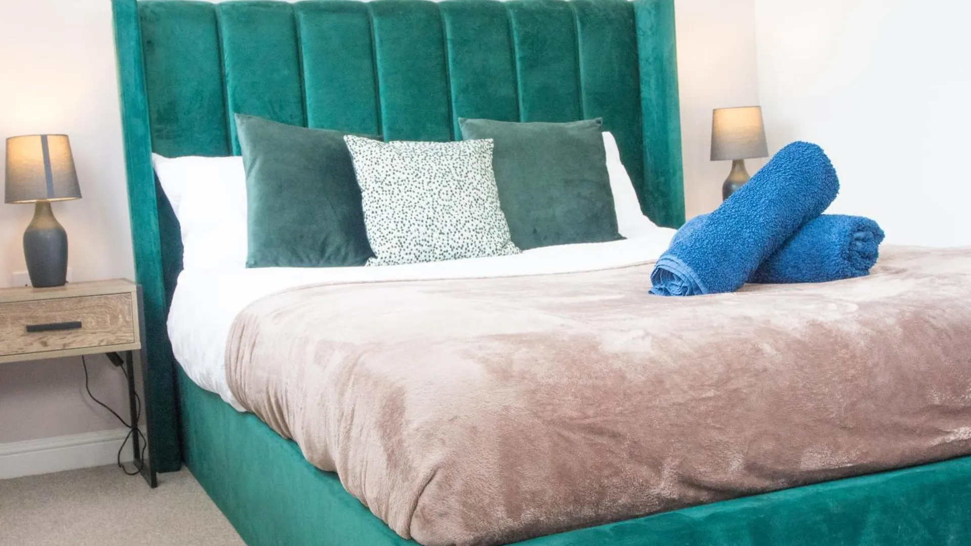 Emerald House -3 Bed - Free Parking Knottingley Holiday home