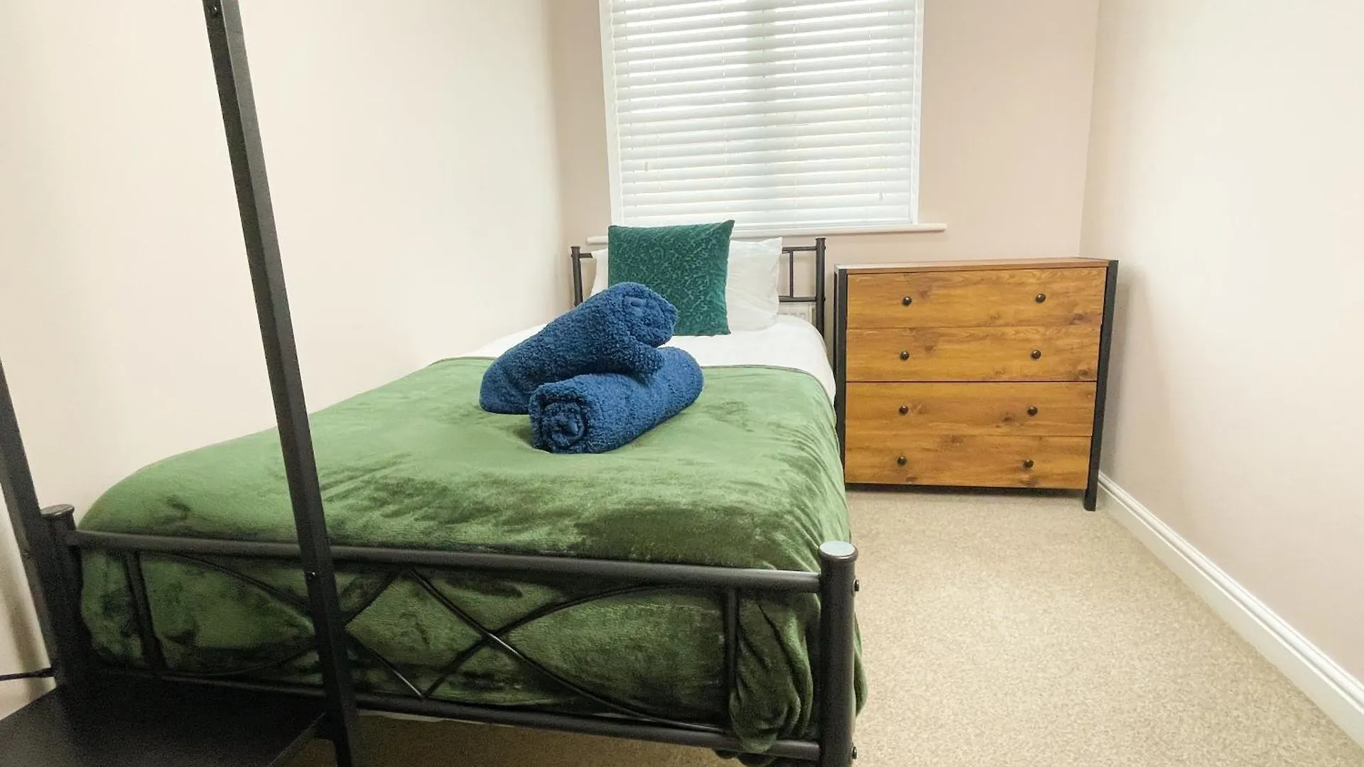 Emerald House -3 Bed - Free Parking Knottingley United Kingdom