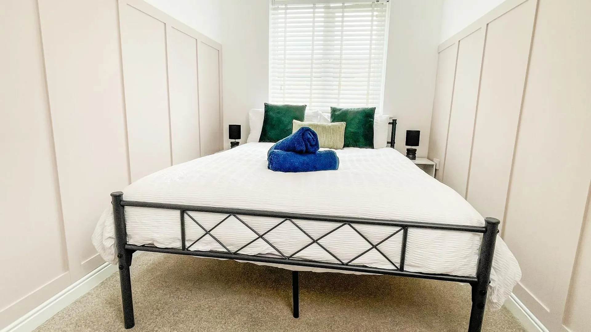 Emerald House -3 Bed - Free Parking Knottingley 0*,