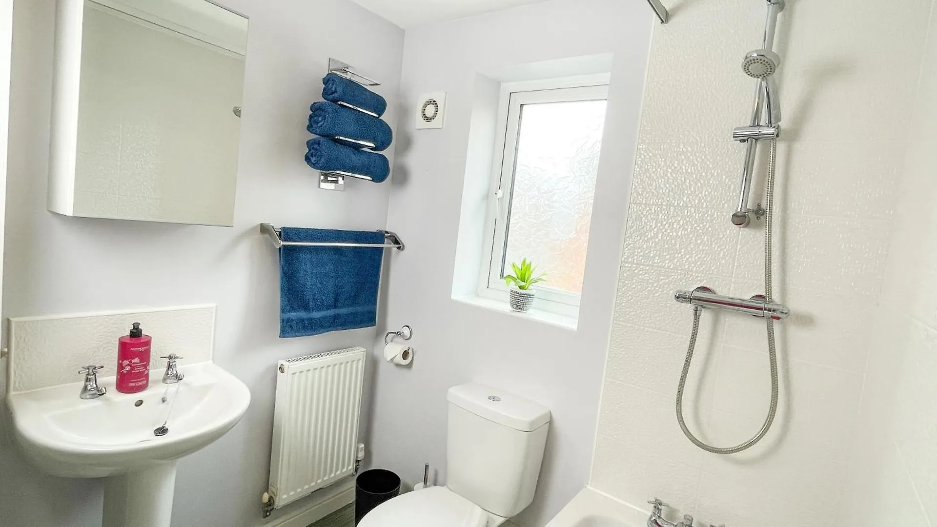 Emerald House -3 Bed - Free Parking Knottingley United Kingdom
