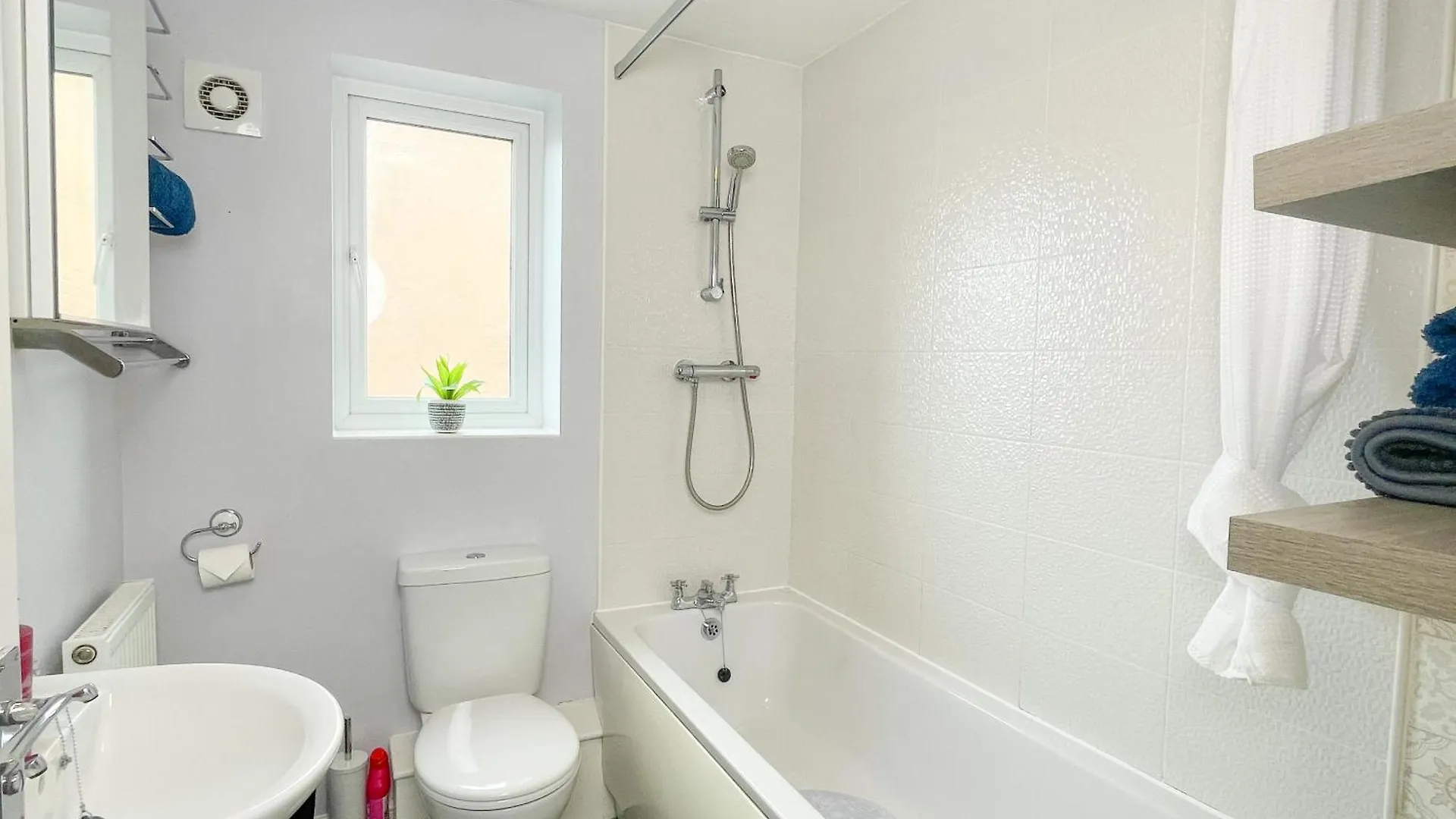 Emerald House -3 Bed - Free Parking Knottingley Holiday home