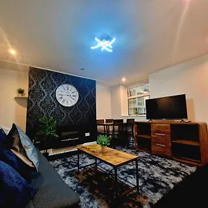 Private Courtyard In Bradford With Parking Apartment